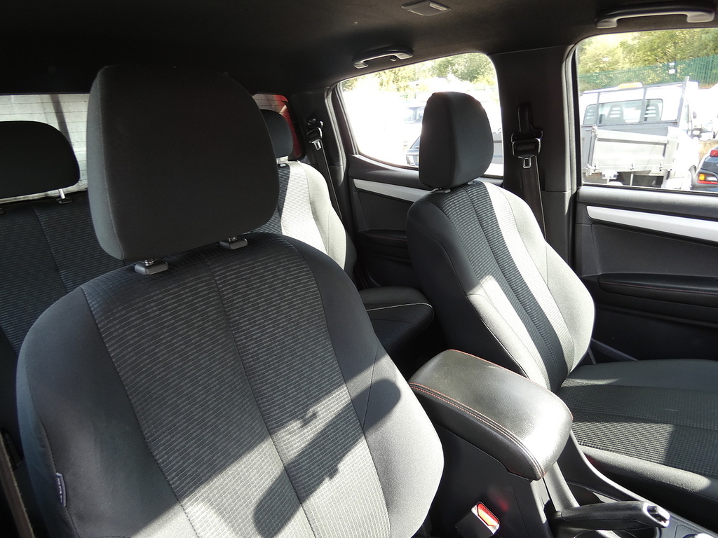 Isuzu D-Max Eiger Dcb Grey #18