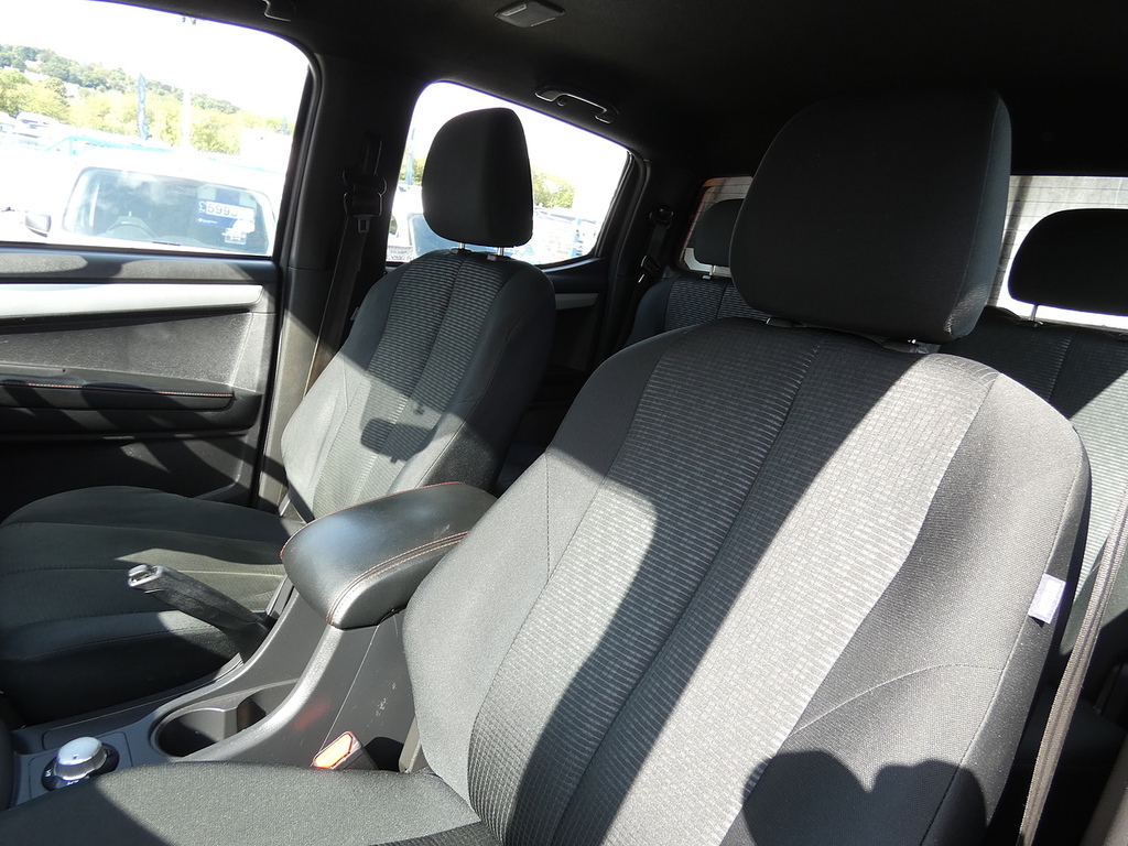 Isuzu D-Max Eiger Dcb Grey #34