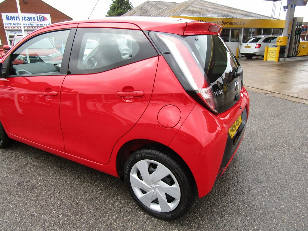 Toyota Aygo 1.0 Vvt-i X-play Euro 6 PK18ABF Red #2