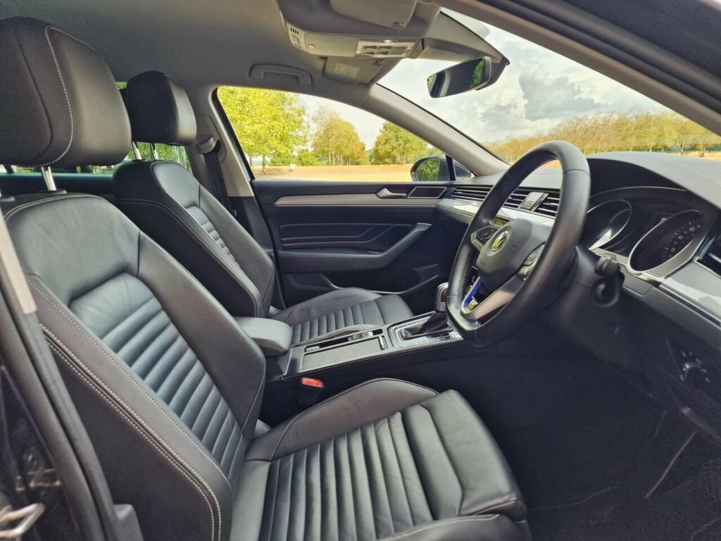 Volkswagen Passat New Estate Sel 1.5 Tsi 150Ps 6-Speed White #31