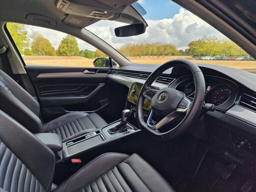 Volkswagen Passat New Estate Sel 1.5 Tsi 150Ps 6-Speed White #32