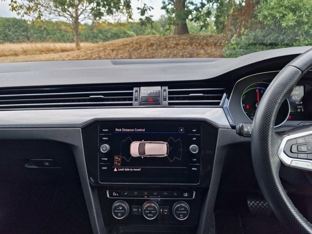 Volkswagen Passat New Estate Sel 1.5 Tsi 150Ps 6-Speed White #16