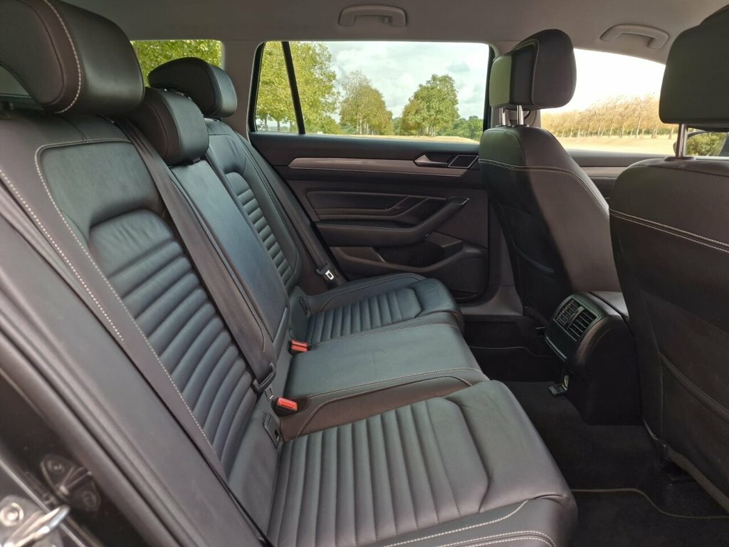 Volkswagen Passat New Estate Sel 1.5 Tsi 150Ps 6-Speed White #33