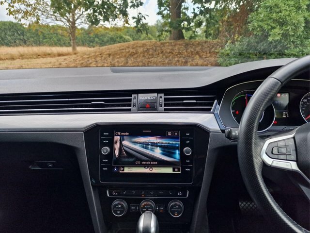 Volkswagen Passat New Estate Sel 1.5 Tsi 150Ps 6-Speed White #12