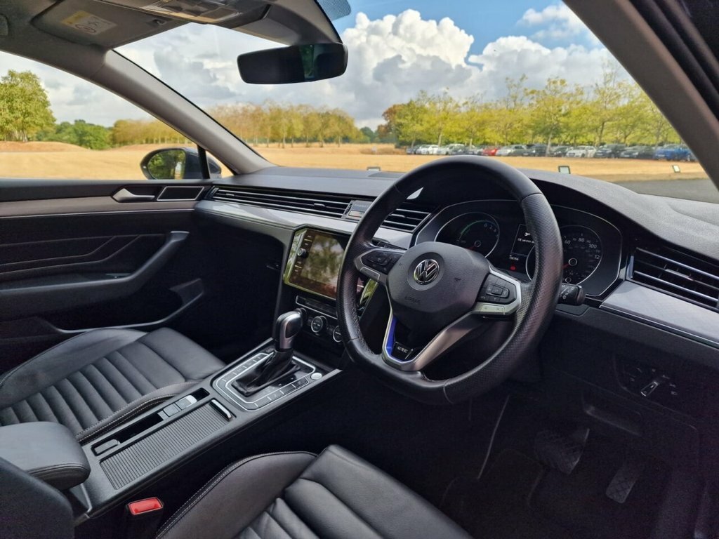 Volkswagen Passat New Estate Sel 1.5 Tsi 150Ps 6-Speed White #42