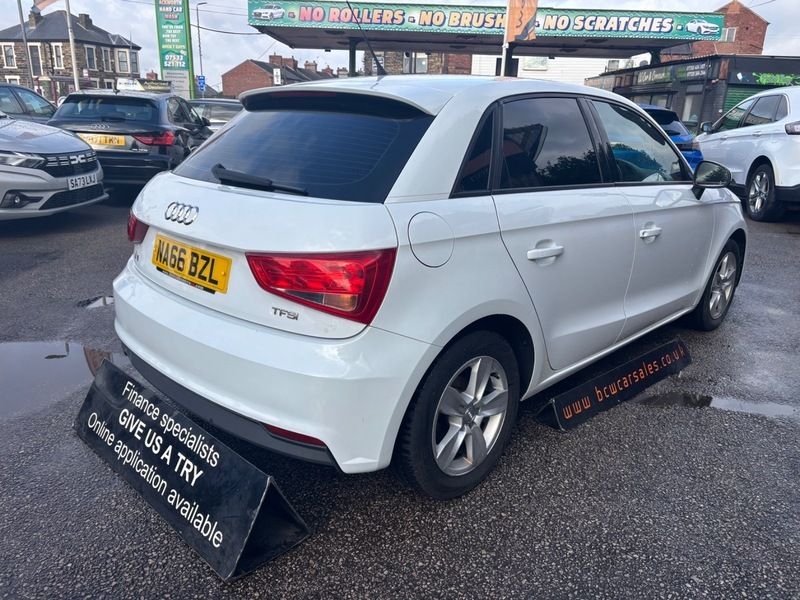 Audi A1 Sportback Tfsi Se White #5