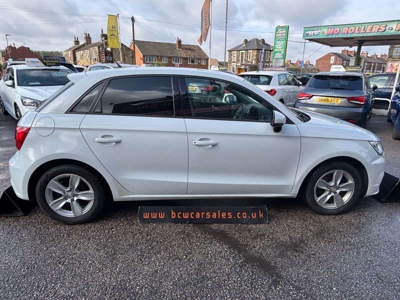 Audi A1 Sportback Tfsi Se White #6