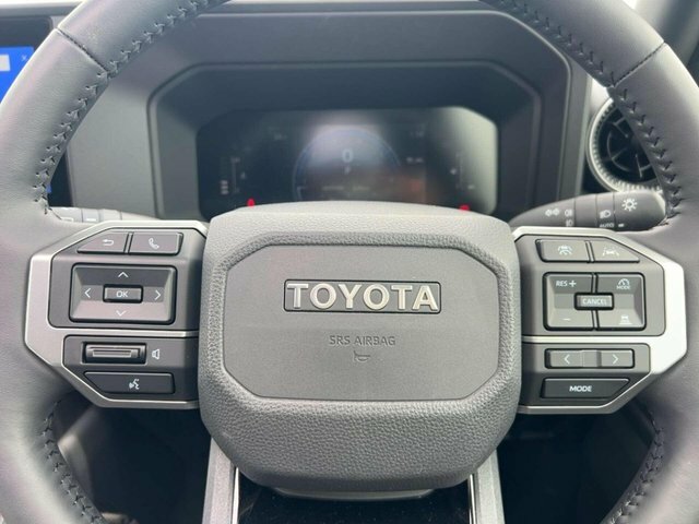 Toyota Land Cruiser 2.7 250 VX Suv FLANDC2 White #4