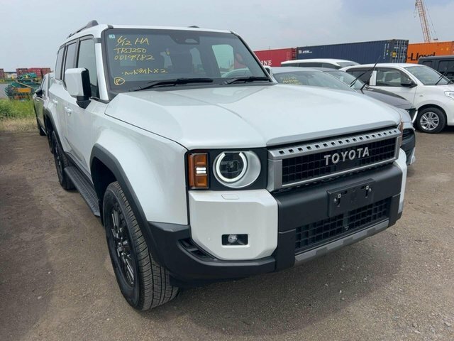 Toyota Land Cruiser 2.7 250 VX Suv White