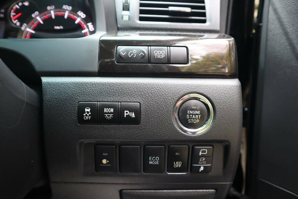 Toyota Vellfire Mpv Black #20