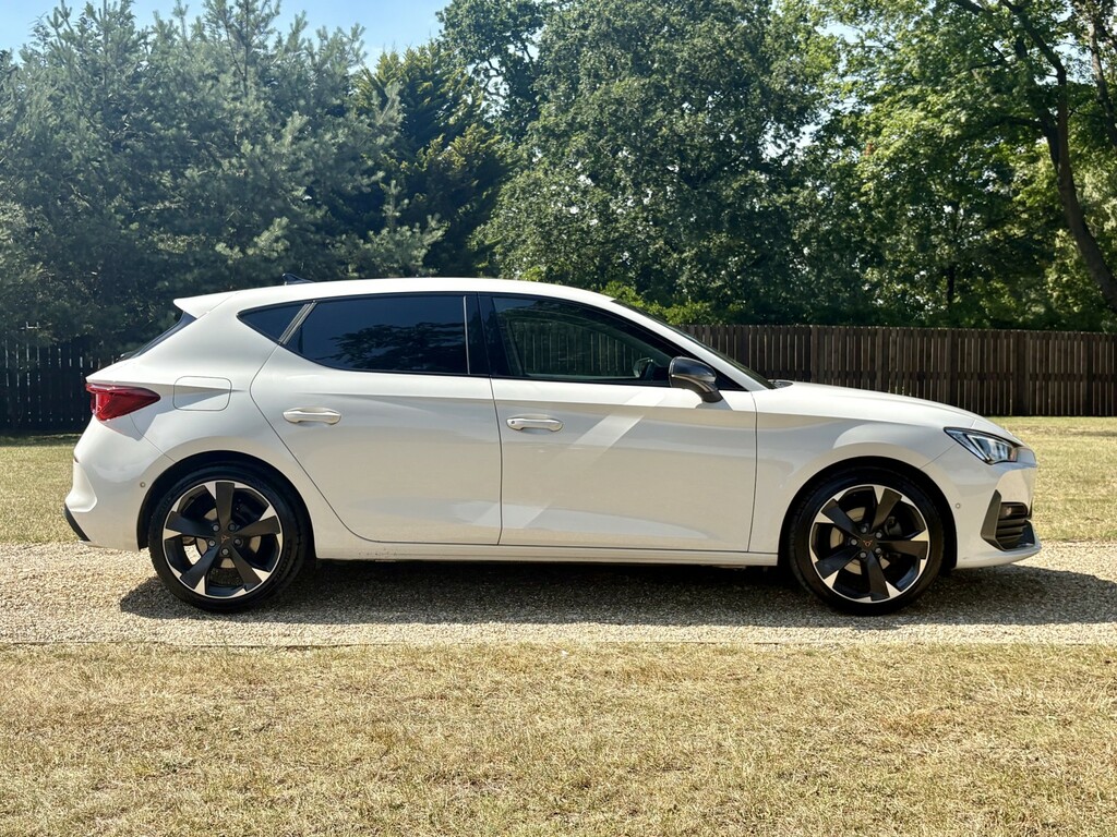 Cupra Leon Hatchback 1.5 Etsi Evo V1 202323 BD23SRO White #3
