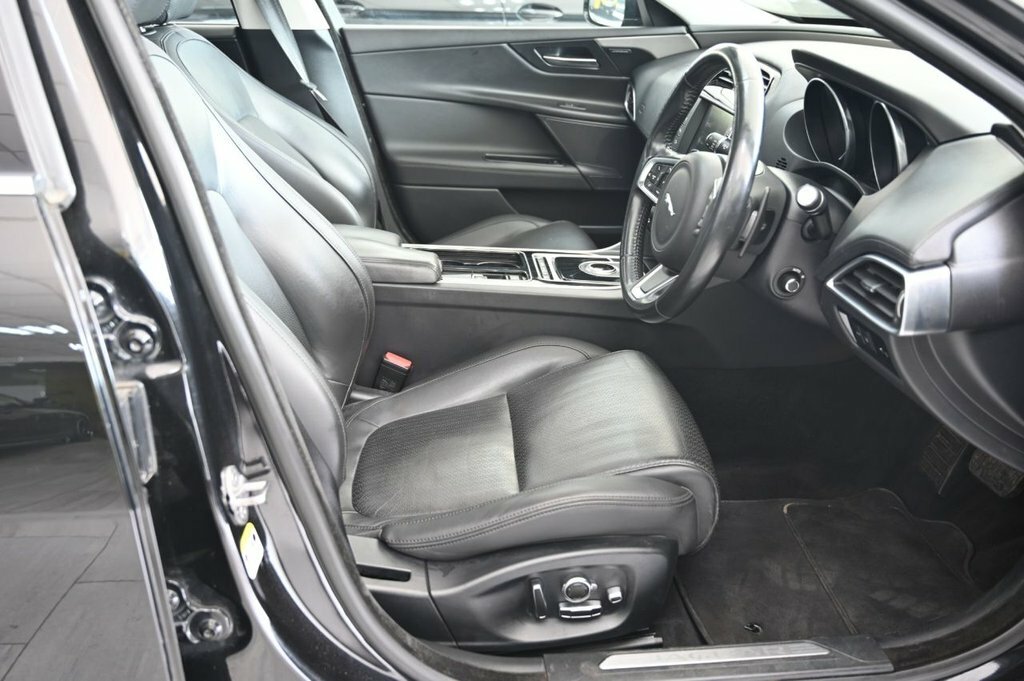 Jaguar XE  Black #15