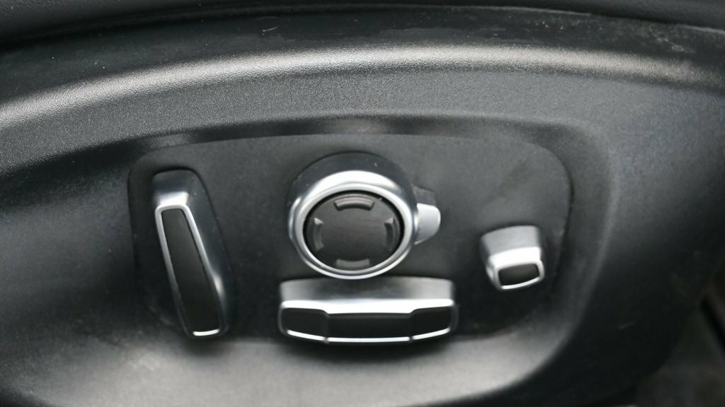 Jaguar XE  Black #32