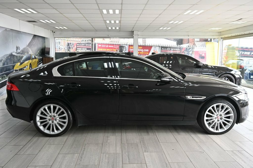 Jaguar XE 2L Portfolio Black #3