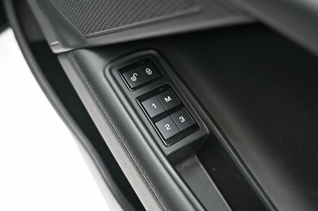 Jaguar XE  Black #31