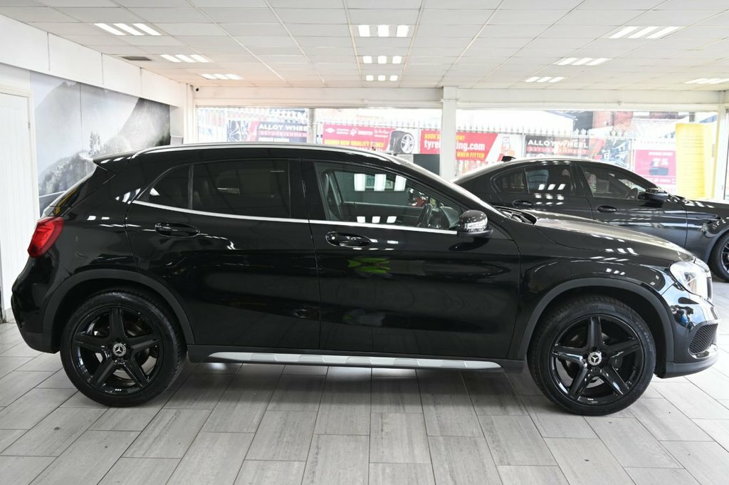 Mercedes-Benz GLA Class 2.1L Amg Line Black #3