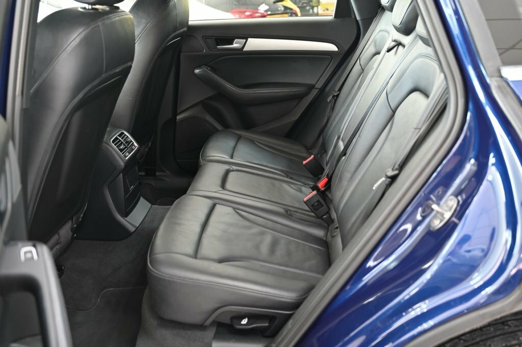 Audi Q5  Black #10
