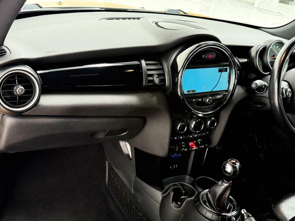 Mini Hatch One 5-Door White #65