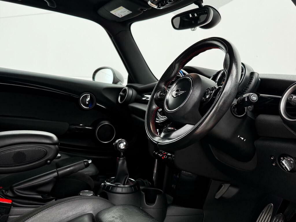 Mini Hatch One 5-Door White #55