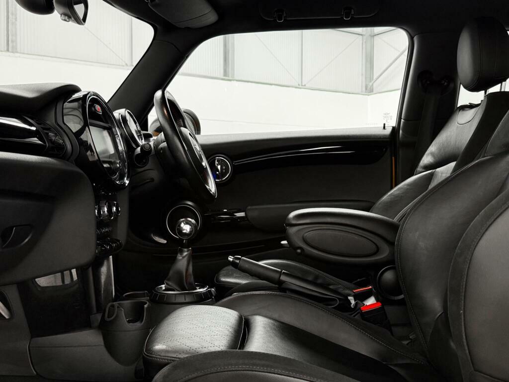Mini Hatch One 5-Door White #40
