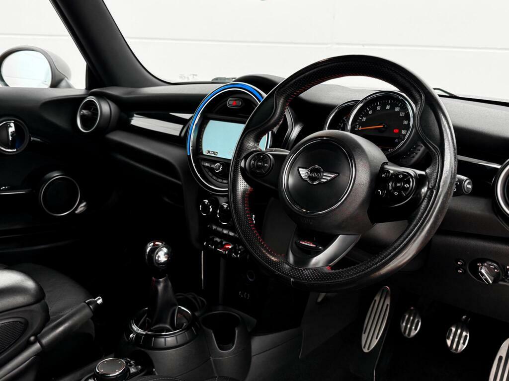 Mini Hatch One 5-Door White #56
