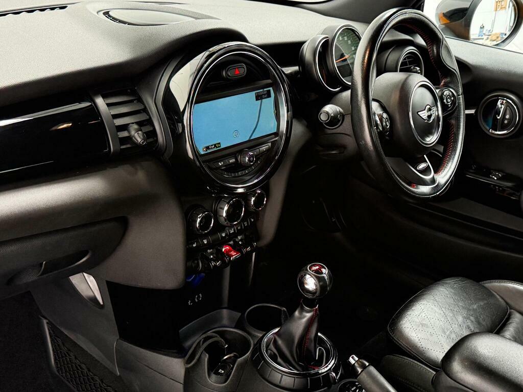 Mini Hatch One 5-Door White #46