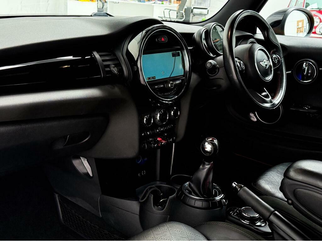 Mini Hatch One 5-Door White #44