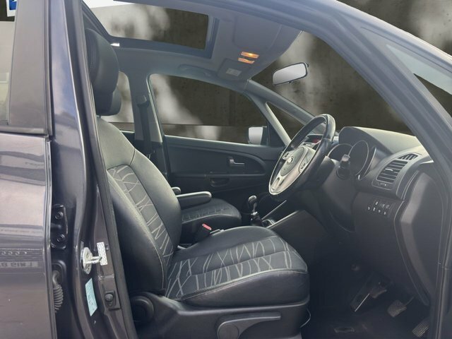 Kia Venga 3 Silver #10