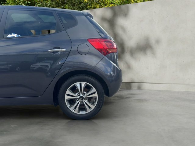 Kia Venga 3 Silver #24