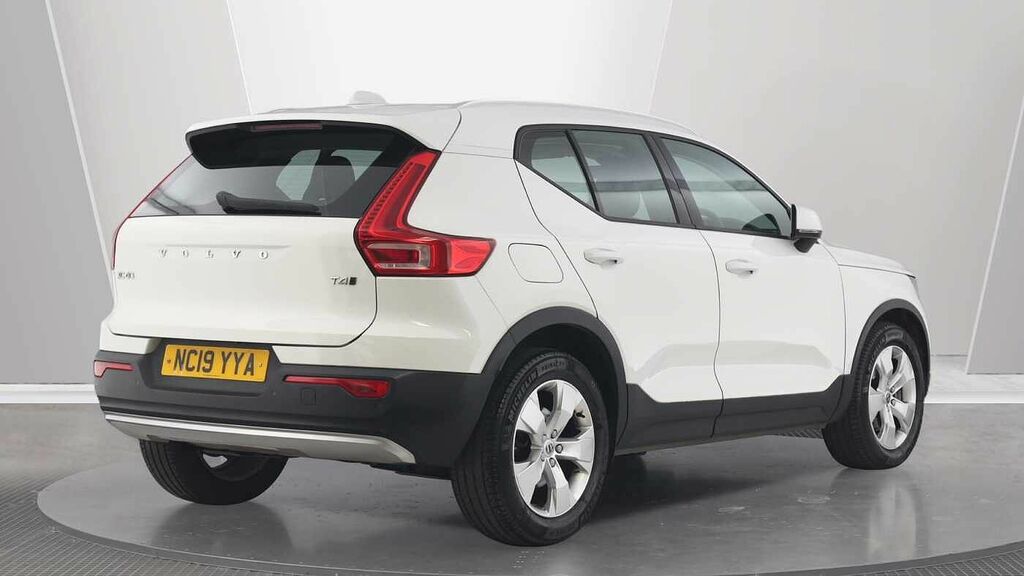 Volvo XC40 T4 Awd Momentum All Wheel Drive, Sensus NC19YYA White #2