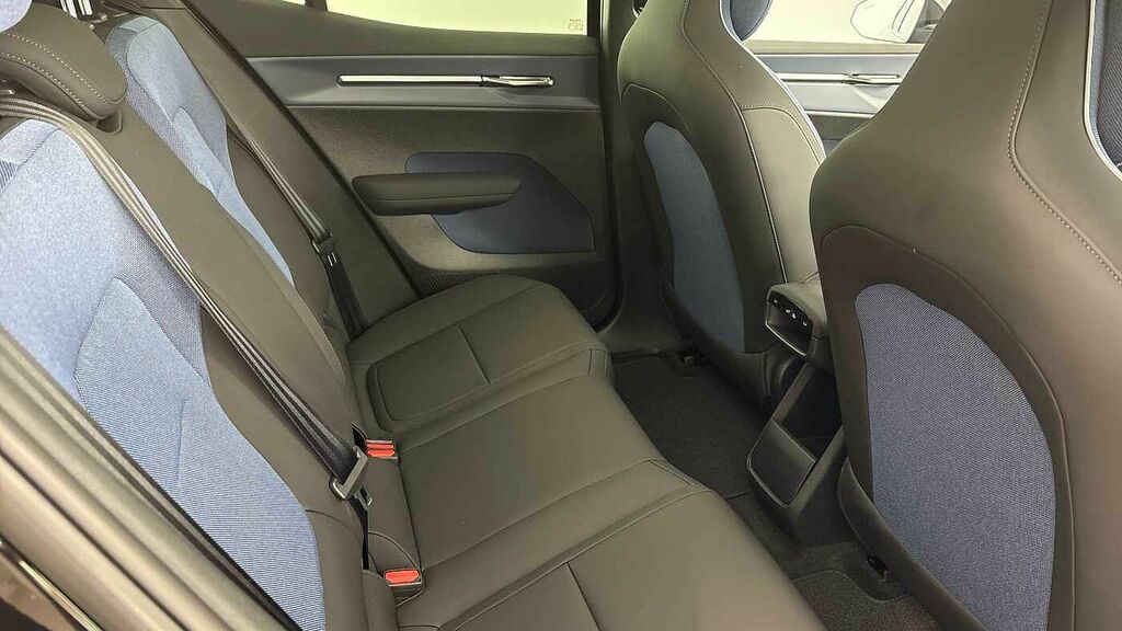 Volvo EX30 Ultra, P8 Awd Black #6