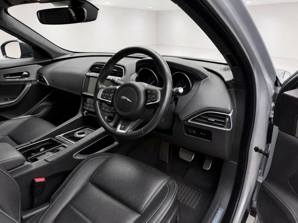 Jaguar F-Pace 2L R-sport Silver #6