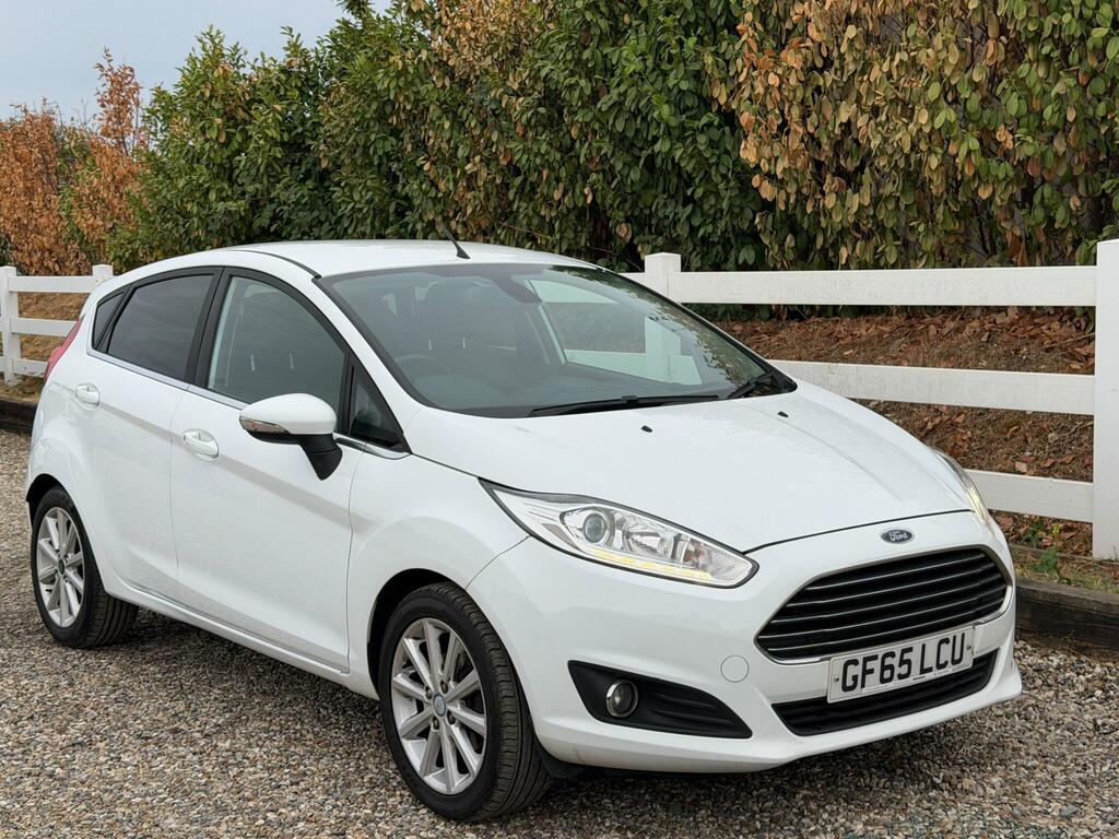 Ford Fiesta Titanium White #4