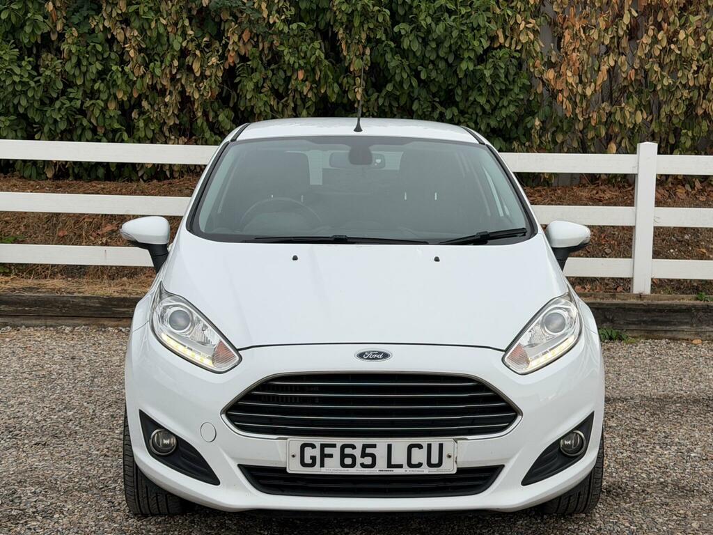 Ford Fiesta Titanium White #5