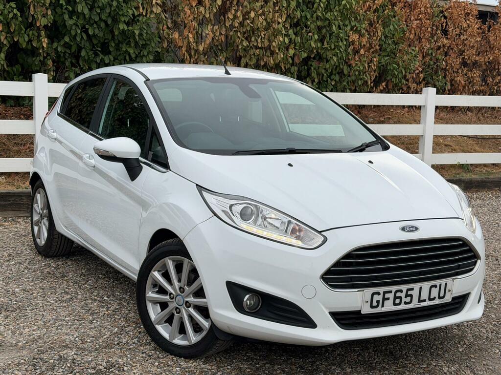 Ford Fiesta Titanium White