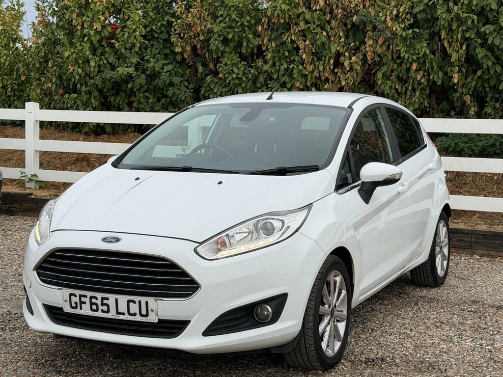 Ford Fiesta Titanium White #6