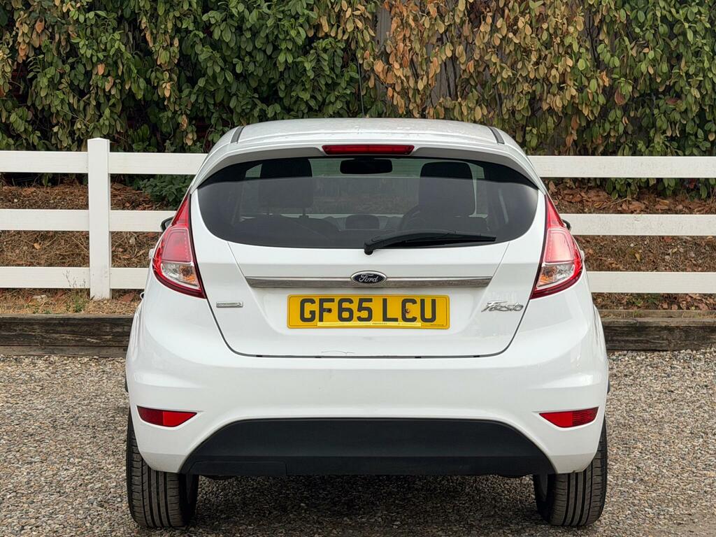 Ford Fiesta Titanium White #3