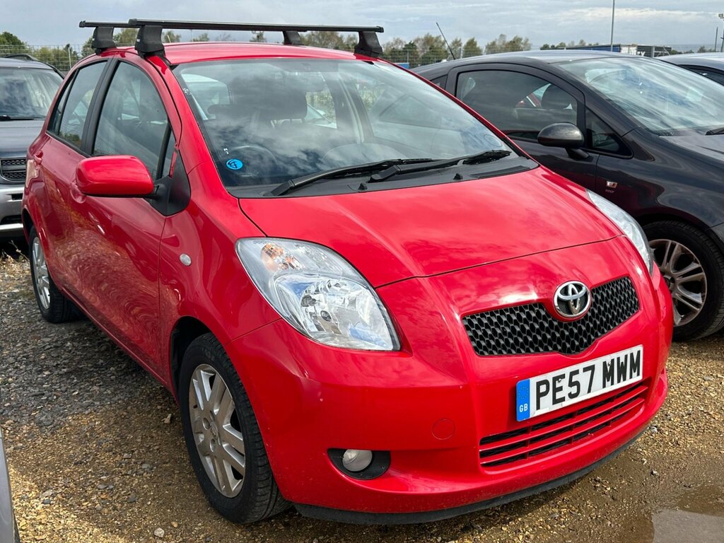 Toyota Yaris 1.3 Vvt-i Tr Hatchback 141 Gkm Red