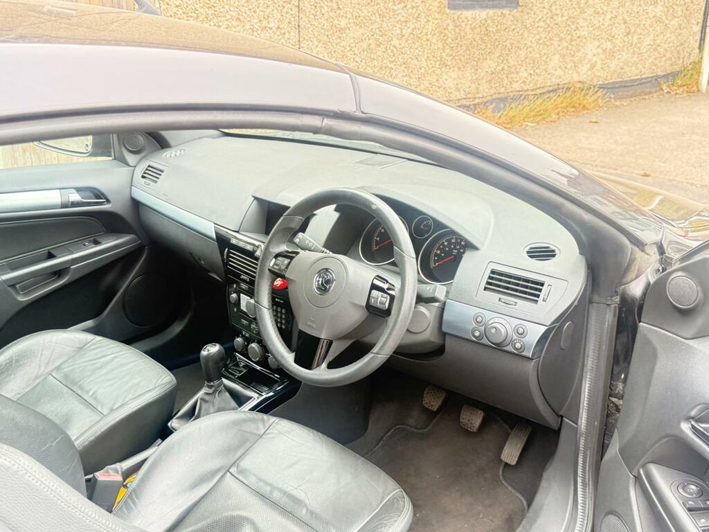 Vauxhall Astra Hatchback Silver #12