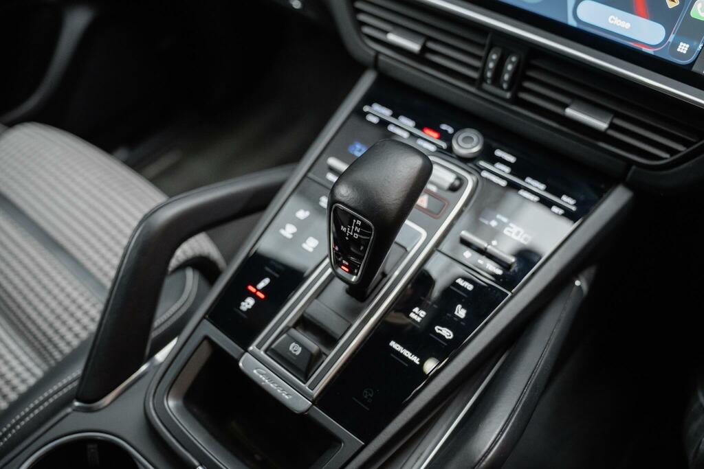 Porsche Cayenne V6 Automatic Black #44