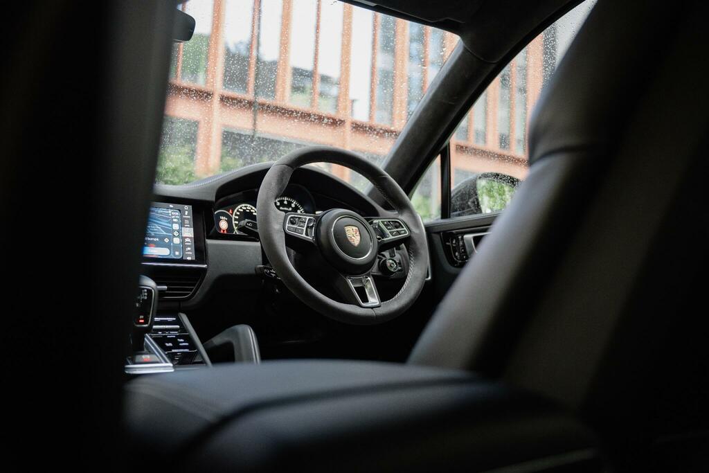 Porsche Cayenne V6 Automatic Black #66
