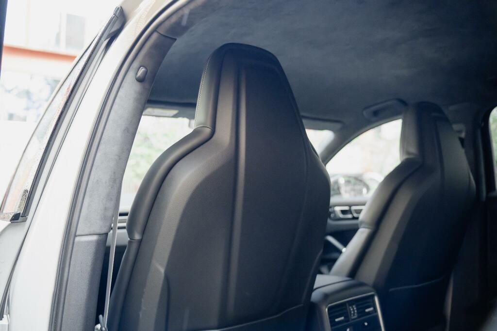 Porsche Cayenne V6 Automatic Black #64