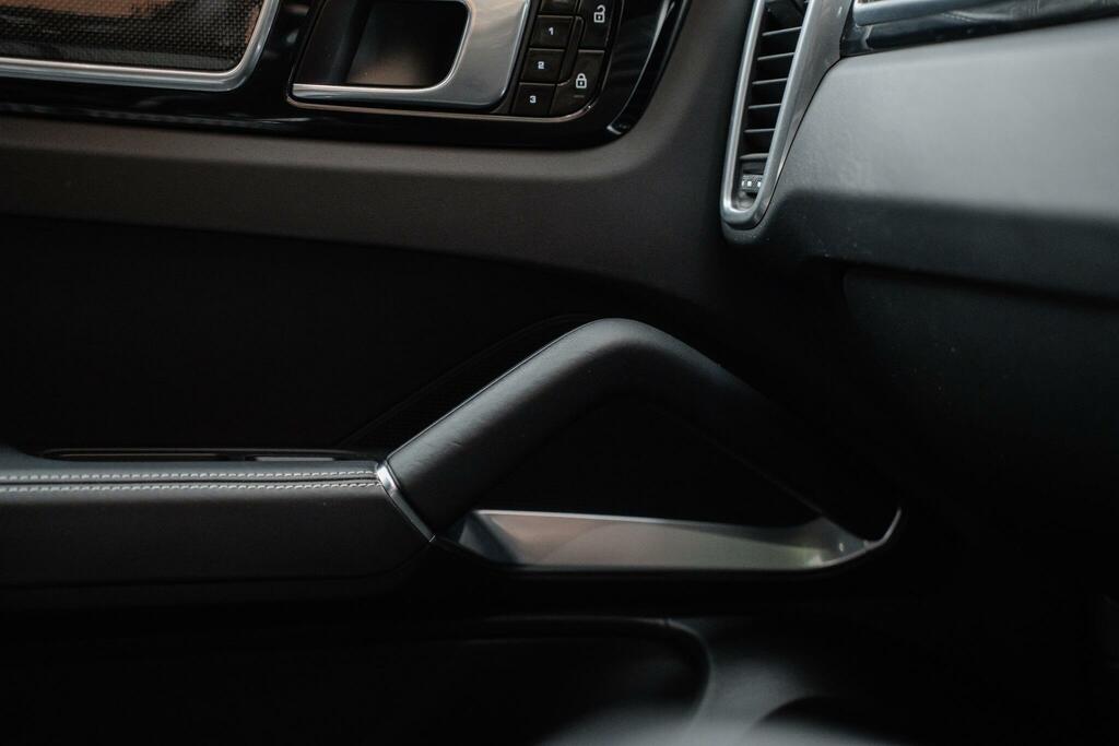 Porsche Cayenne V6 Automatic Black #43