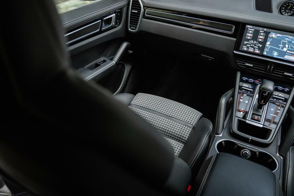 Porsche Cayenne V6 Automatic Black #67