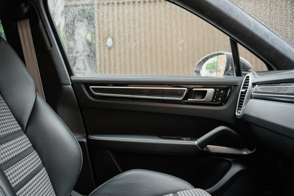 Porsche Cayenne V6 Automatic Black #41