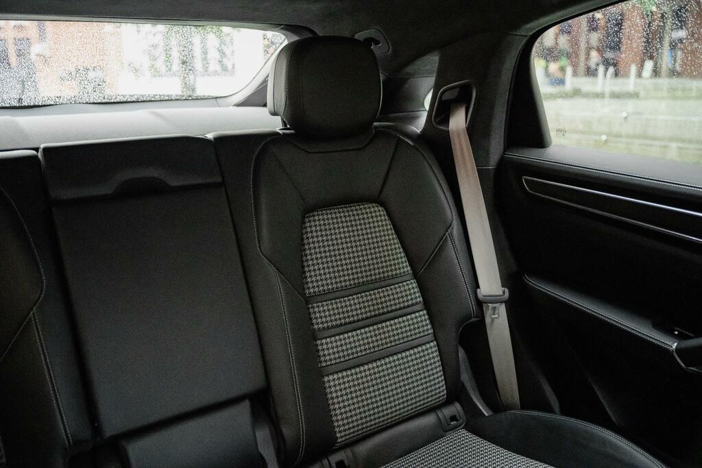 Porsche Cayenne V6 Automatic Black #50
