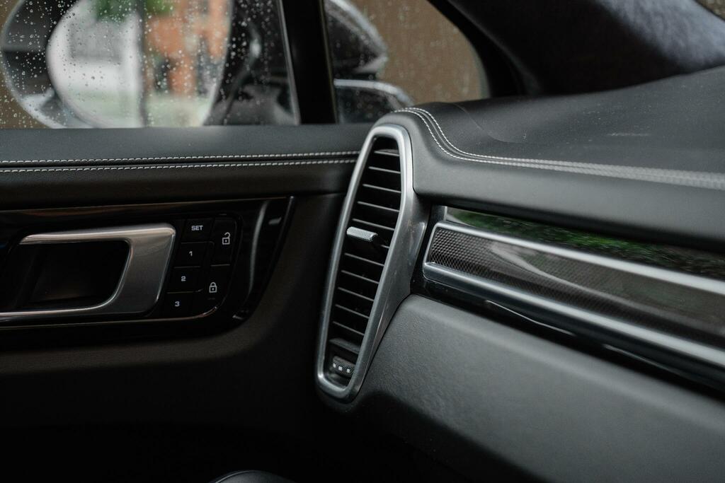 Porsche Cayenne V6 Automatic Black #37