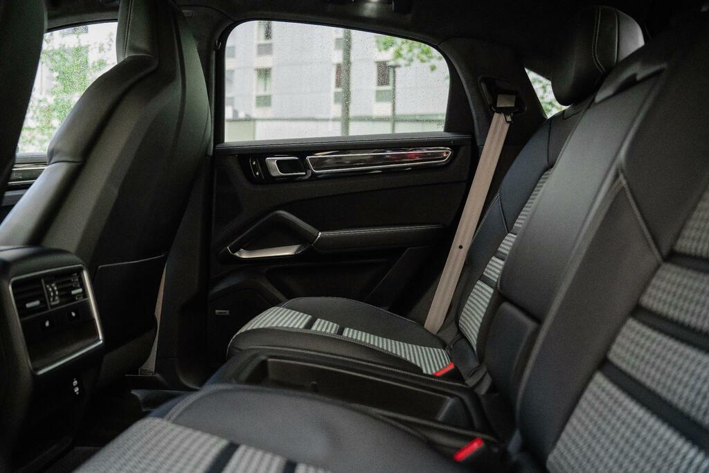 Porsche Cayenne V6 Automatic Black #63