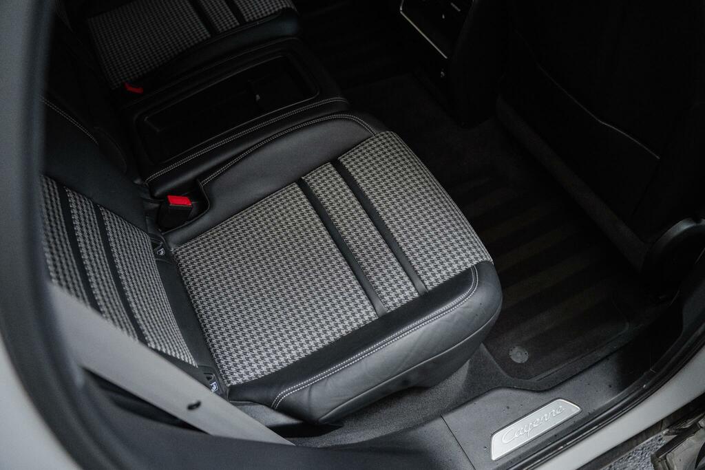 Porsche Cayenne V6 Automatic Black #59