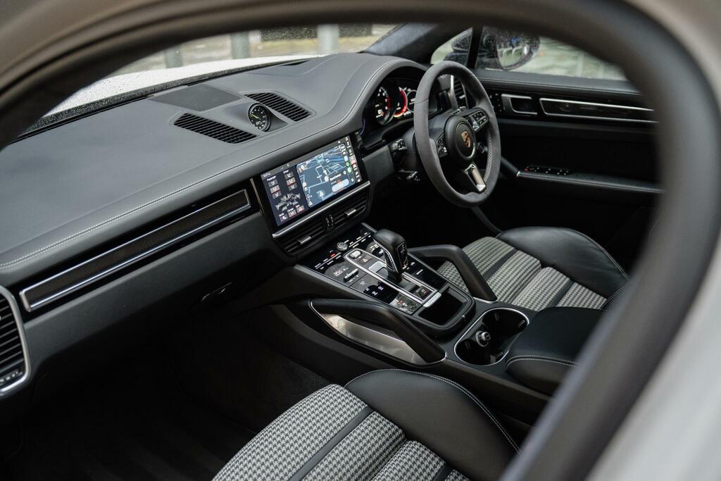 Porsche Cayenne V6 Automatic Black #72